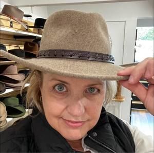 Meet your Posher, Becky